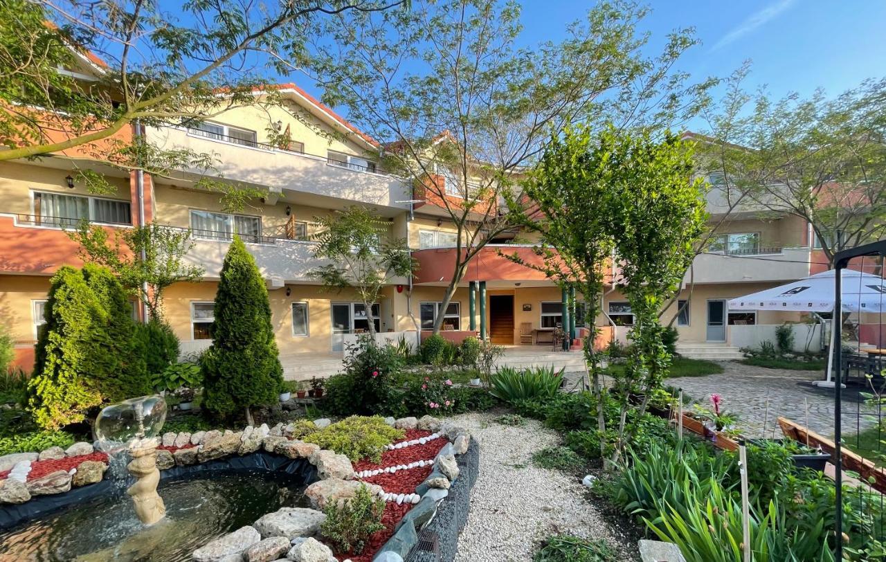 Bed and Breakfast Vamabel House Vama Veche Exterior foto